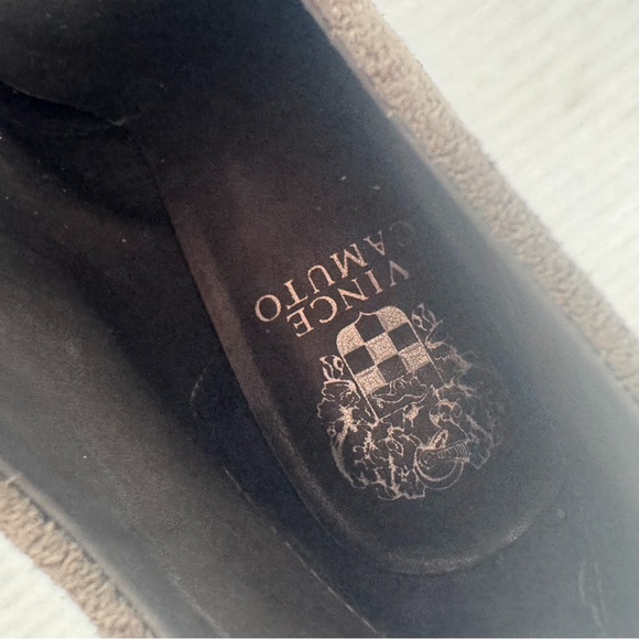 Vince Camuto taupe heeled bootie ❤️ - Picture 7 of 7